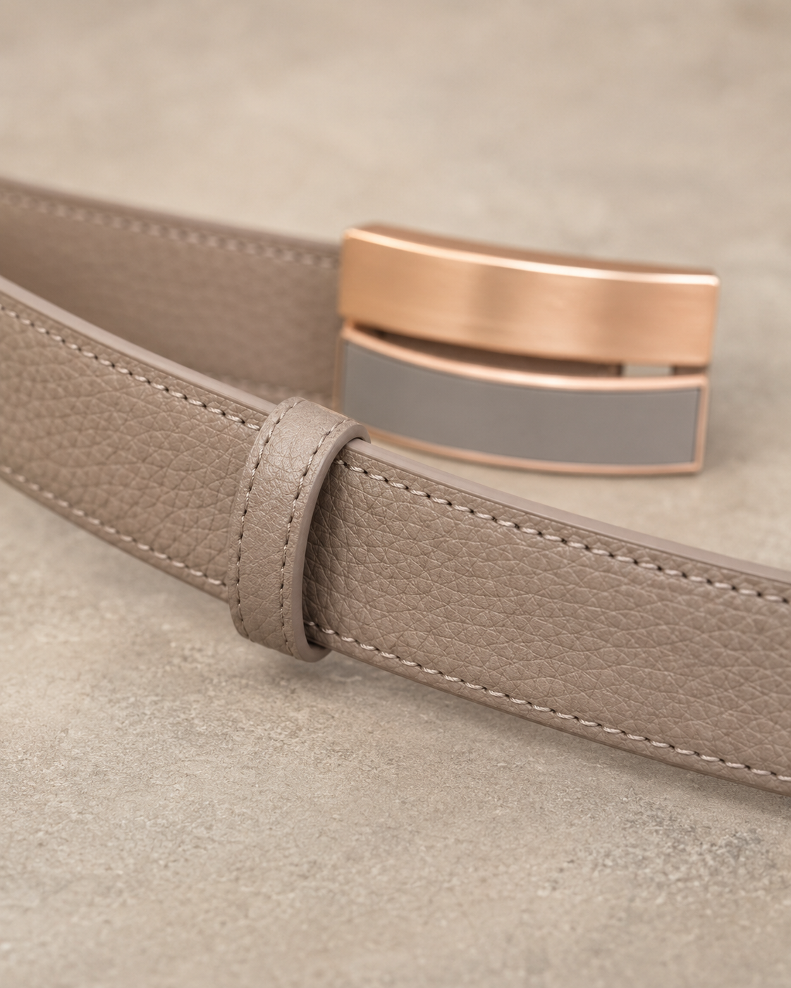 Evara Bridge Women’s Pebbled Leather Belt – Stone Taupe