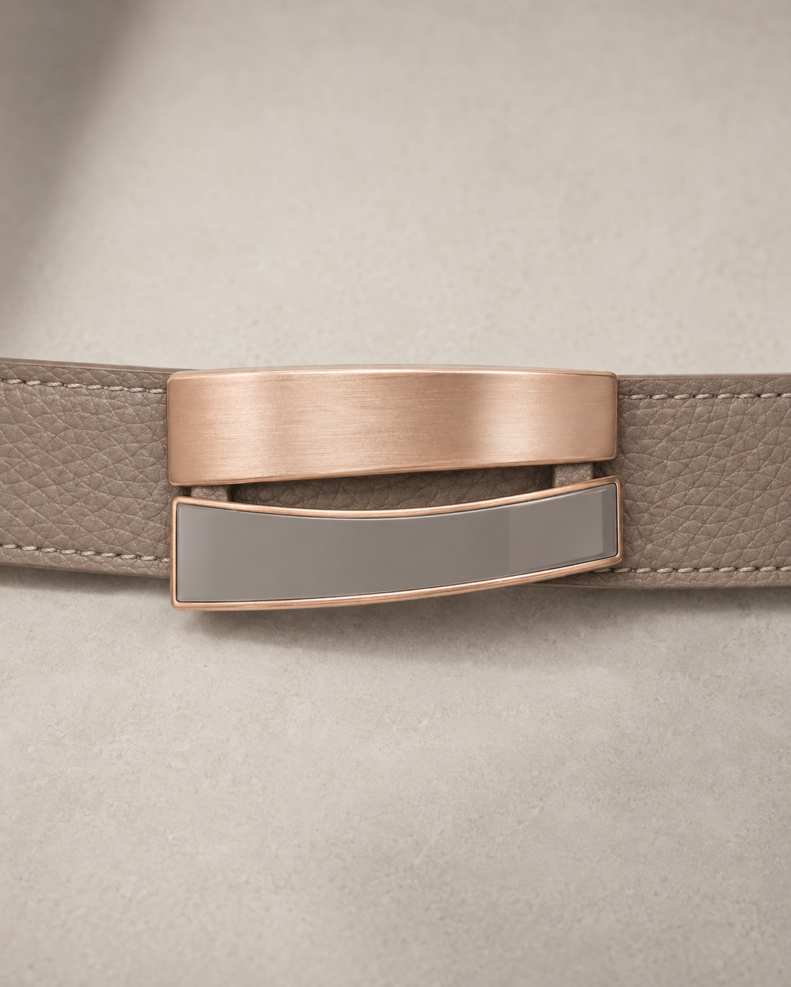 Evara Bridge Women’s Pebbled Leather Belt – Stone Taupe